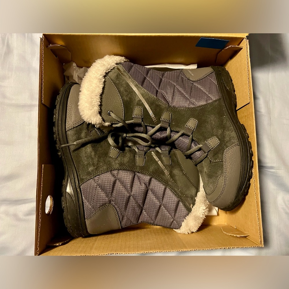 Columbia Ice Maiden II Winter Boots, size 8.5